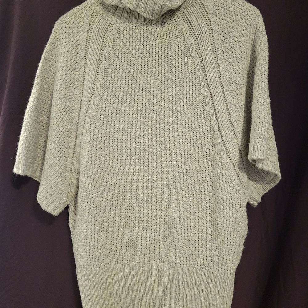 Knitted Grey Tee - Picture 2 of 3